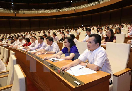 Quốc hội biểu quyết thông qua Luật quản lý ngoại thương.